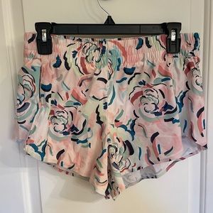 Athleta patterned Hustle 3” Short